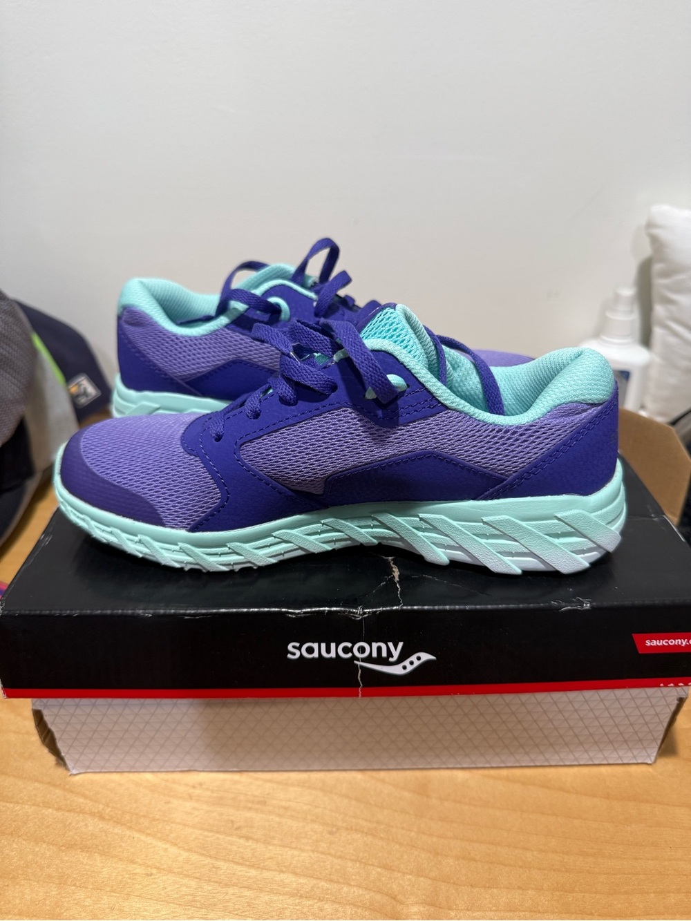 Saucony NIB Kids Wind 2.0 Purple Teal Running Shoes
